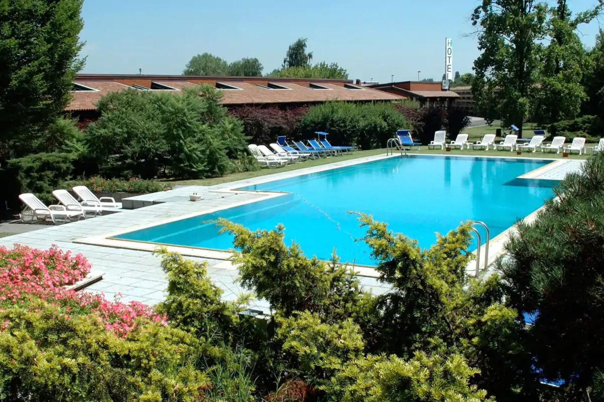 Golf Hotel Lainate Exterior foto