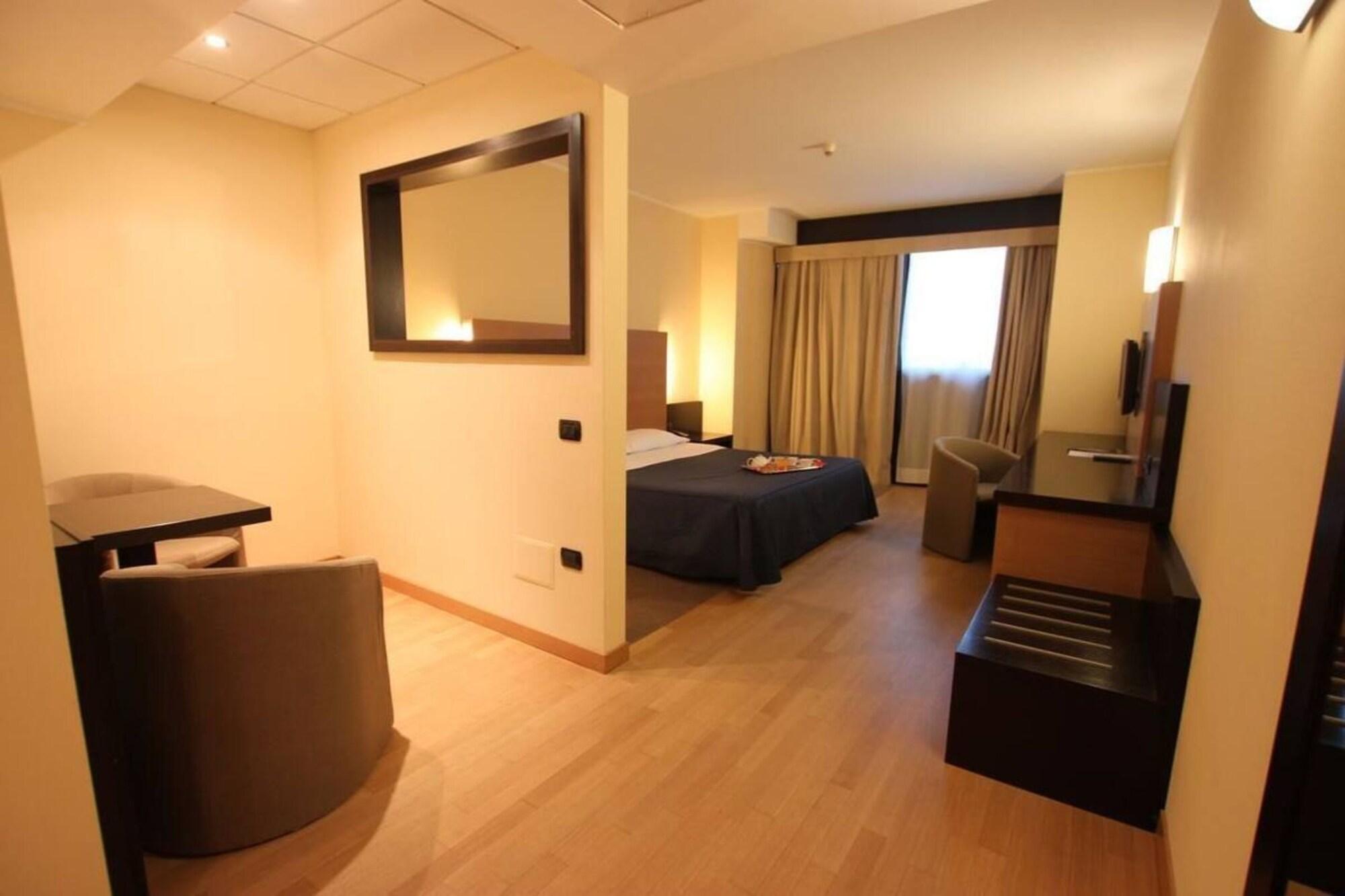 Golf Hotel Lainate Exterior foto