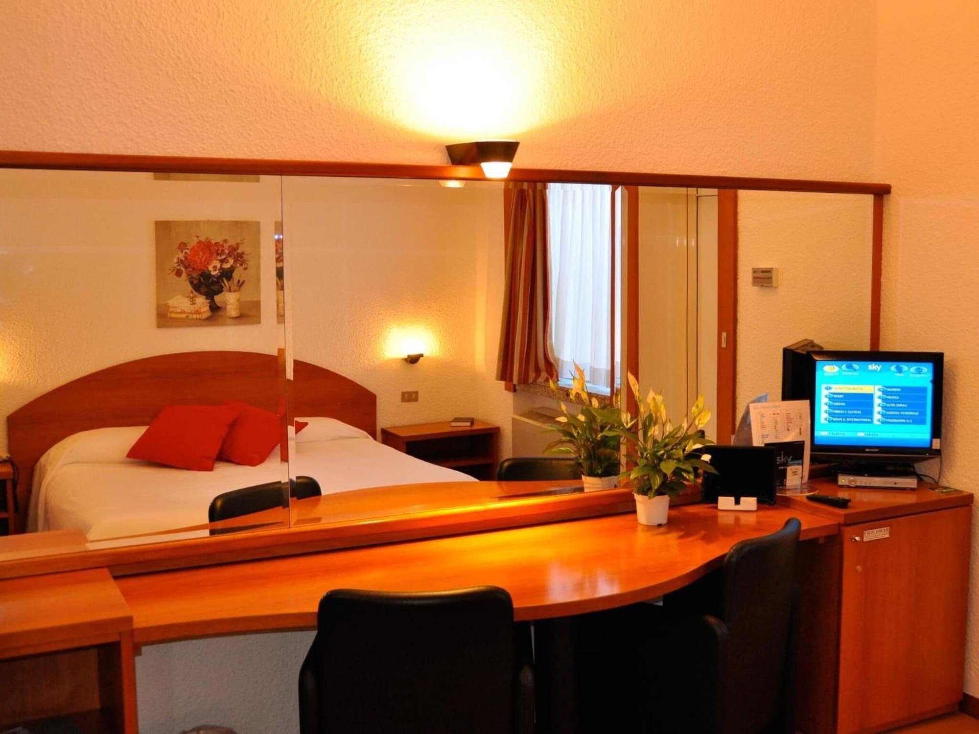 Golf Hotel Lainate Exterior foto