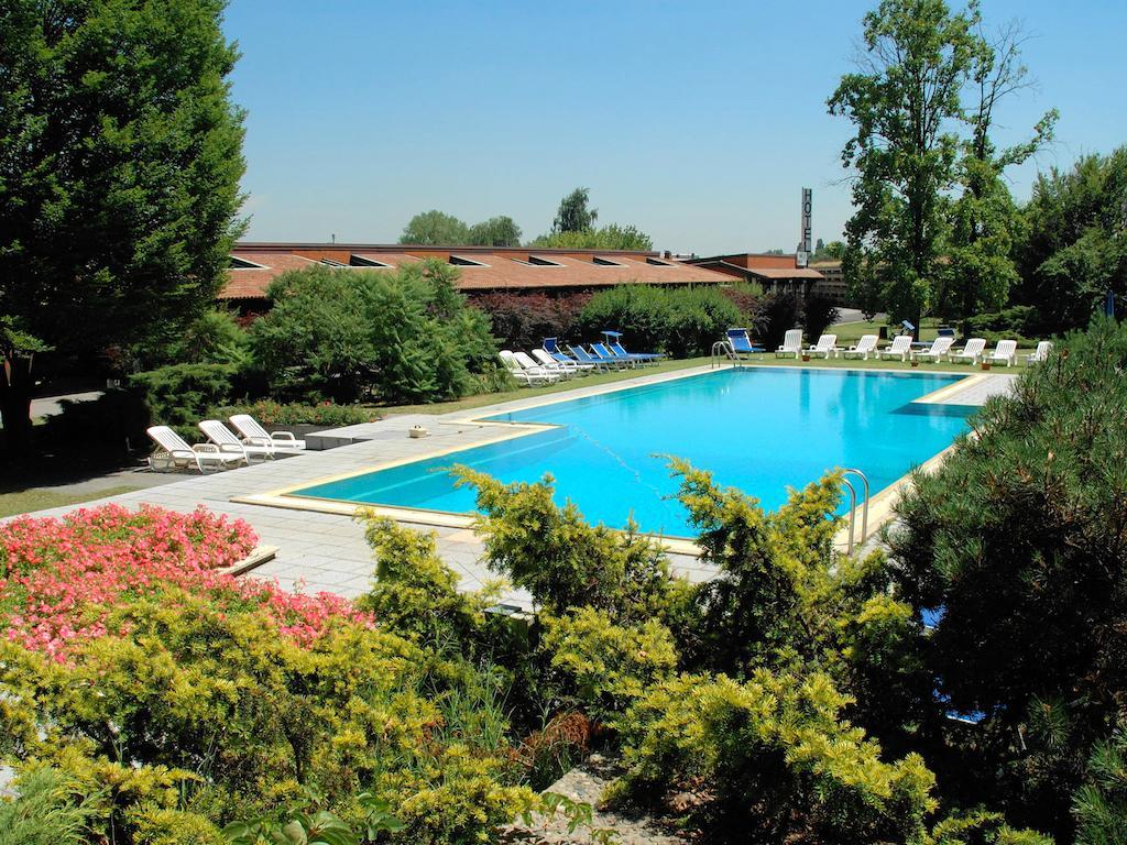 Golf Hotel Lainate Exterior foto